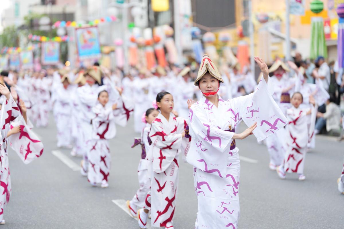 八戸小唄流し踊りの様子