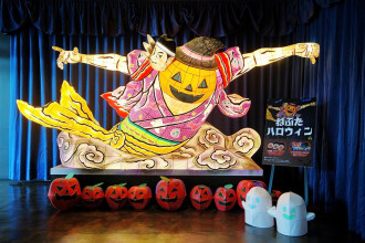 三沢「青森屋」で「ねぶたハロウィン」　ねぶた師制作の山車、「毒リンゴ」も