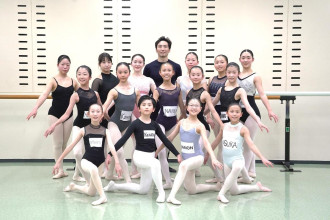 バレエダンサーの石橋奨也さん、地元八戸で子どもたちに指導　和気あいあいと