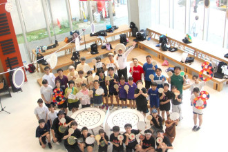 八戸で卓球大会「888杯」　「8」が3つ並ぶ日に、南部せんべい型ラケットで