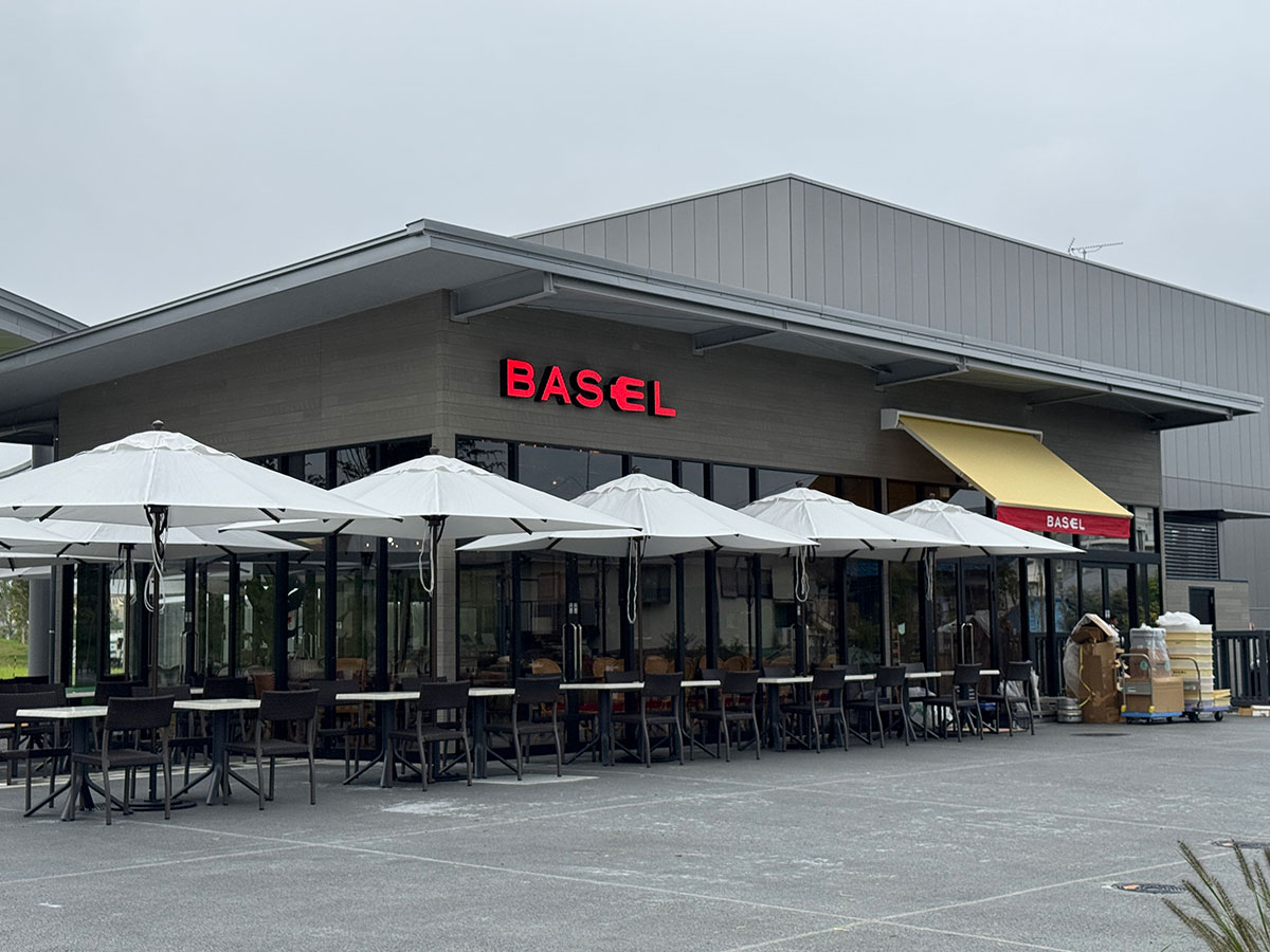 「杜の舞台」の横にはカフェ「PARK BASEL(パークバーゼル)」が出店