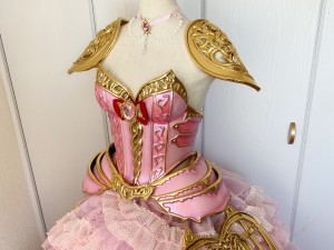 函館在住・コスプレ造形師サチコさん　新作は華やかな「お姫様アーマー」