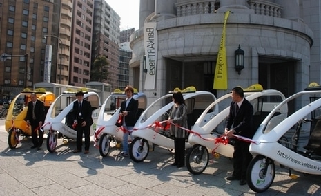 BankART1929Yokohama前でテープカット（3月21日のオープニング式典にて）
