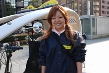 唯一の女性ドライバーの高橋さん。「ウエイトレスとしての接客の経験が生きています」