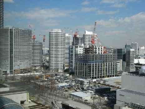 超高層マンションの建設が相次ぐみなとみらい地区