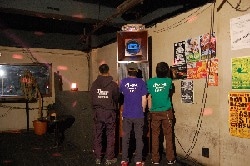 その評判を聞きつけて海外からもDJが訪れる