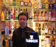 「お客さんに元気を与えたい」という店長の須山さん