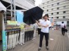 あえて折れて元に戻る傘「ポキっと折れるんです」が全国の郵便局で販売開始 UVカット仕様に