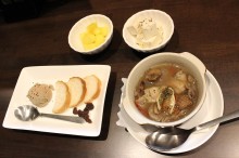 浜松・成子町に居酒屋　小皿料理メインで珍しい豚の「耳」の串焼きも