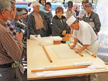 名人によるそば打ち実演