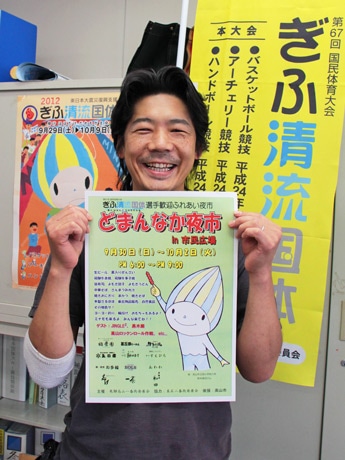 飛騨高山一番街発展会で初開催の「どまんなか夜市」