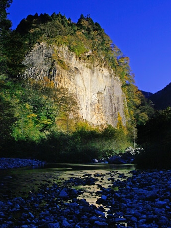 巌立峡ライトアップの様子
