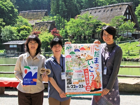 来場を呼び掛けるイベントスタッフ