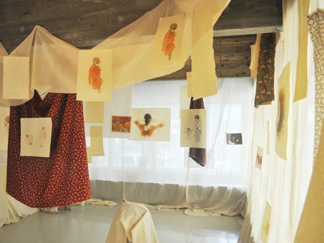 東京芸大版画第2研究室の作品展示（写真提供＝東京藝術大学）