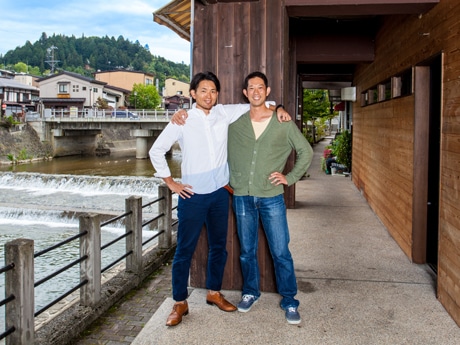 来年4月のコワーキングスペース運用開始に向けて動き出した住さん(右)と浅野さん(左)