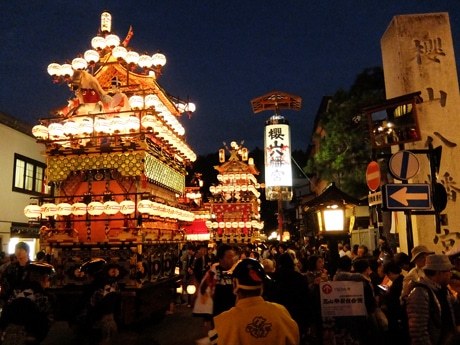 曳き別れに向かう祭り屋台