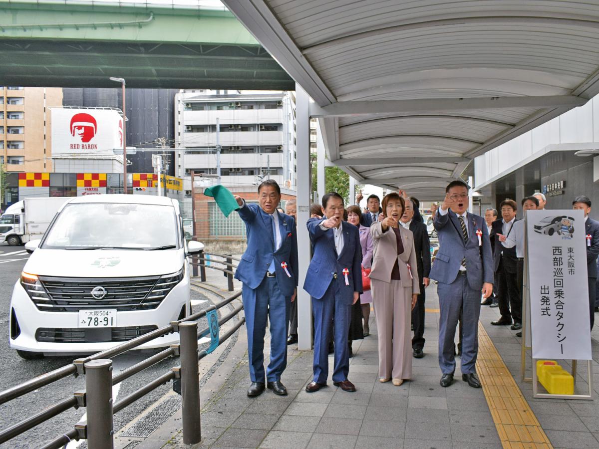 高井田駅前交通広場で行われた出発式の様子