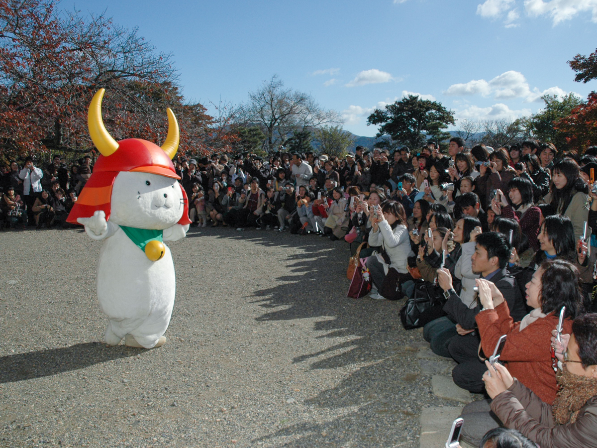 国宝・彦根城築城400年祭を盛り上げるひこにゃん