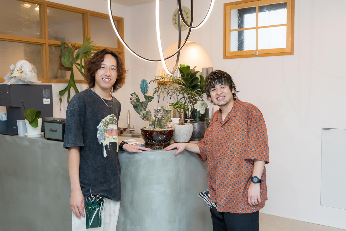 左から寺谷俊康さんと店主の松尾歩希さん