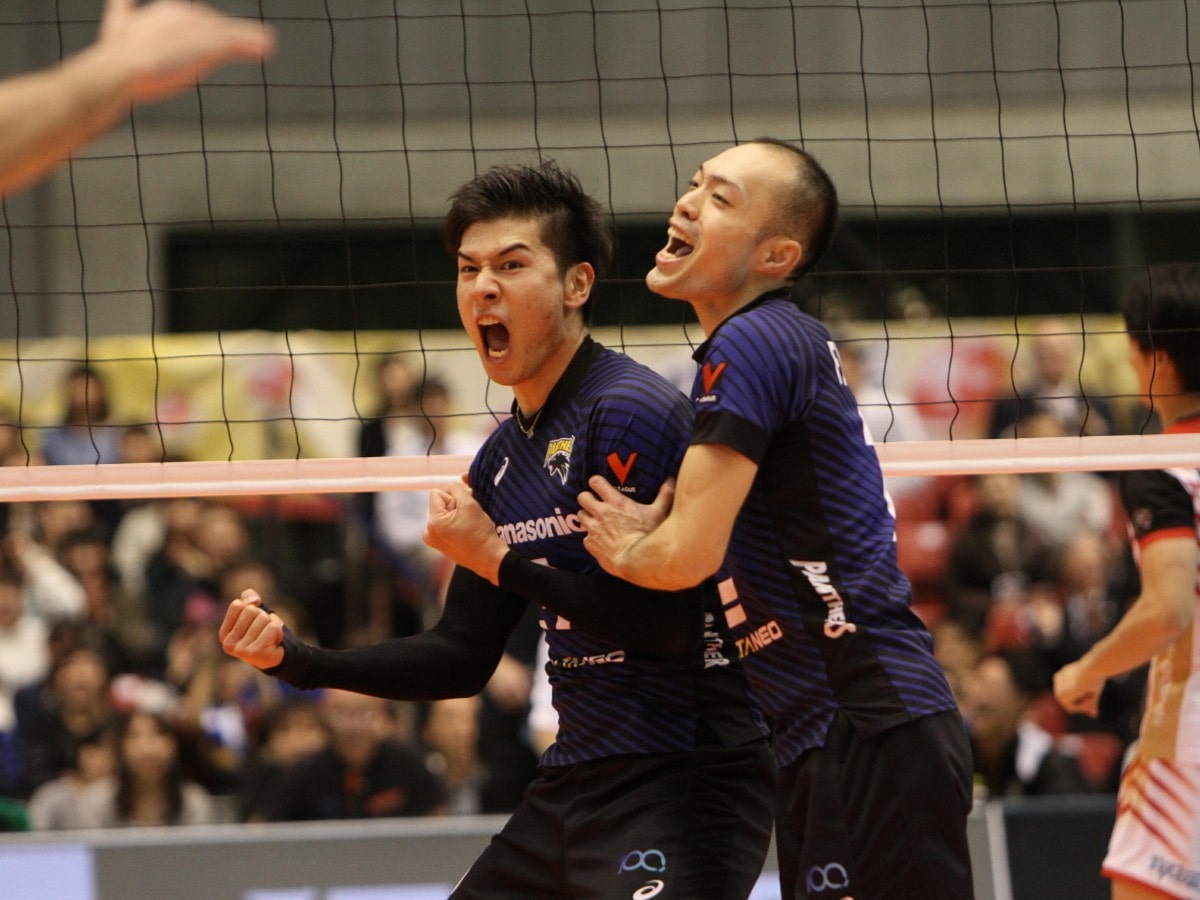 オポジットの今村選手とセッターの深津選手(関連画像)
