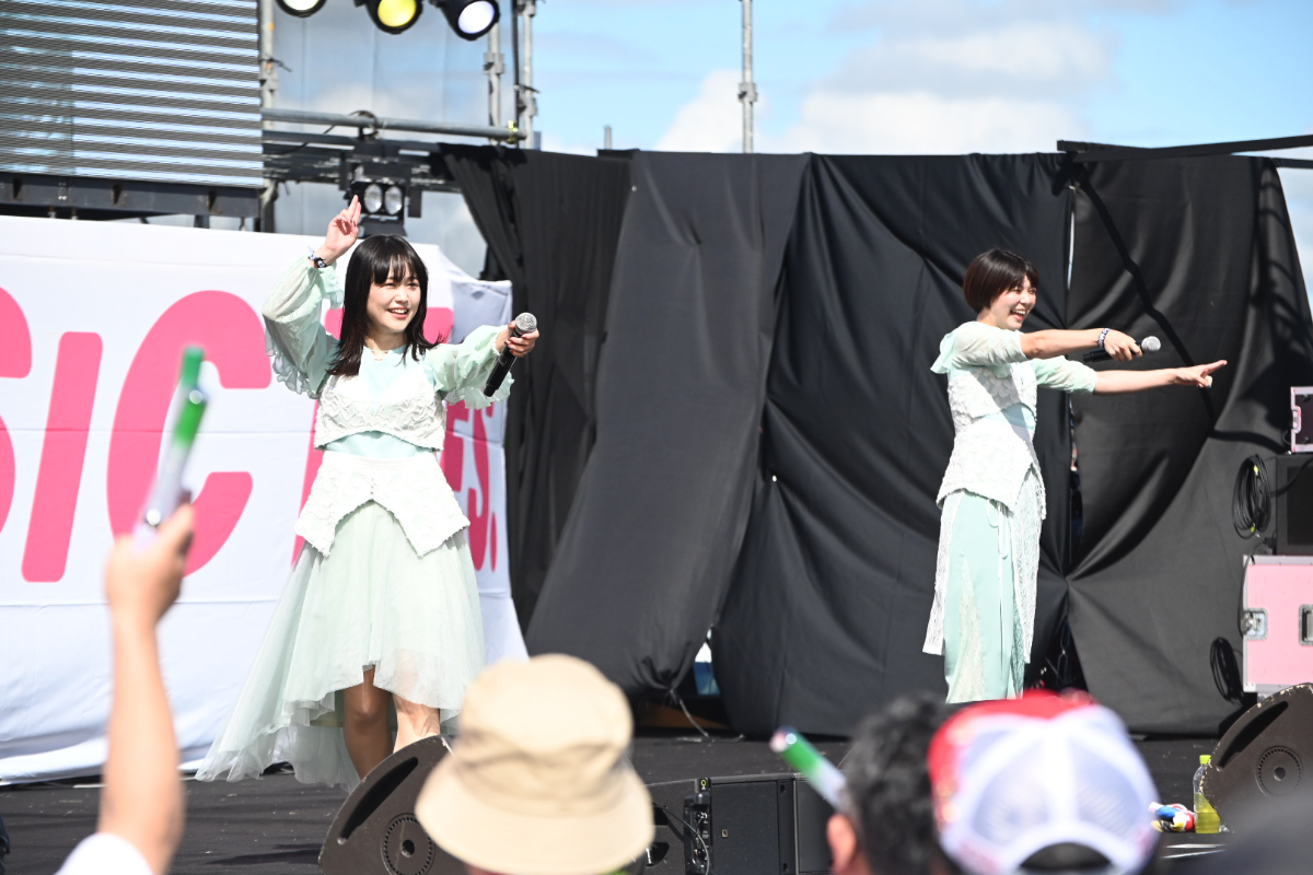 台風が消失したと語るNegicco・Nao☆さん（左）