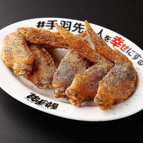 名物の「伝説の手羽先（タレ）」（3本＝319円、5本＝429円）