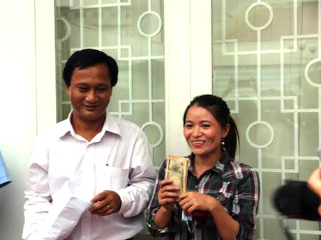 喜びを見せるホンさん©Vietnamnet