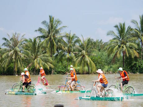 水上自転車 © Lang du lich sinh thai Tre Viet