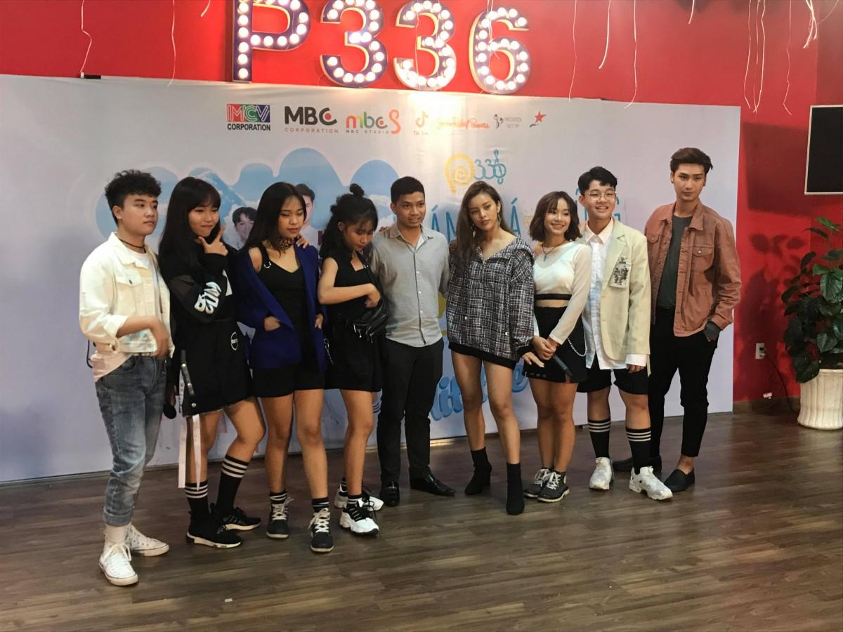 ミュージックビデオ発表会での「P336 BAND」