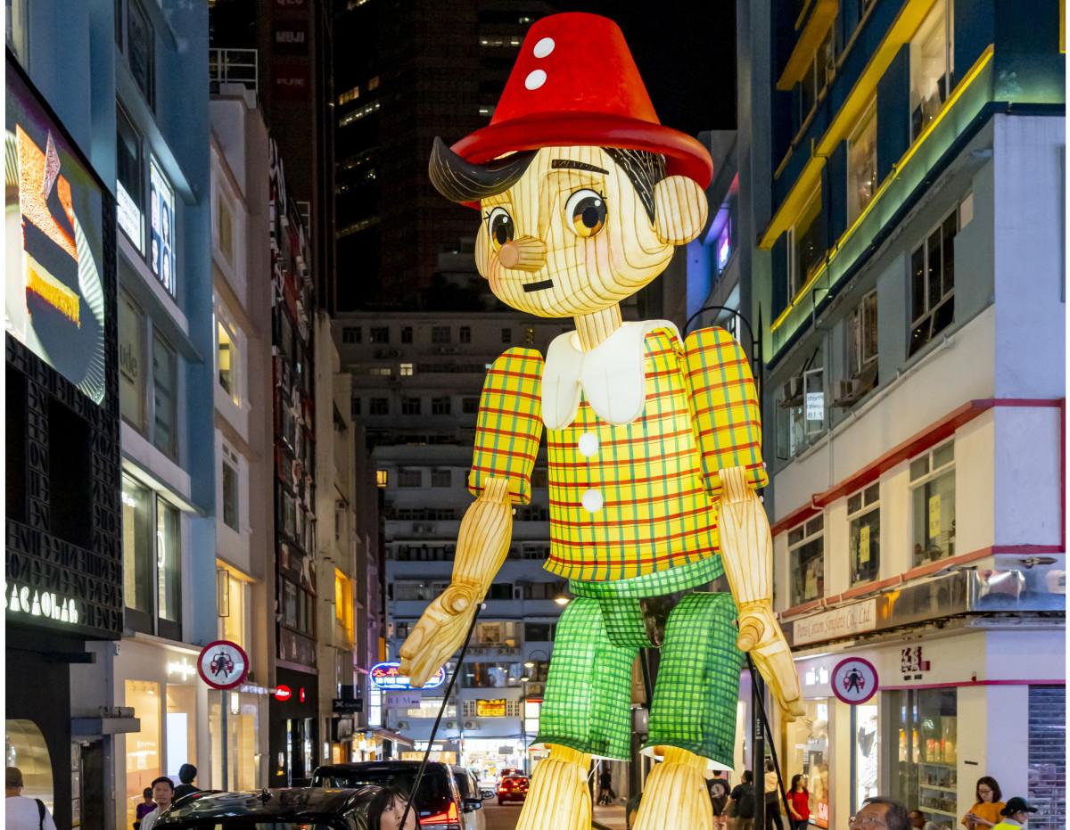 7年ぶりの開催となるリーガーデンエリアでのナイトパレード