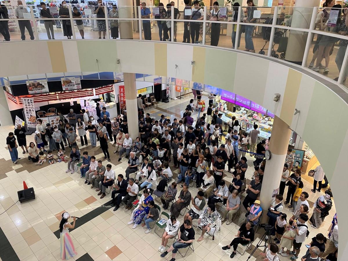 「第1回みらチカ音楽祭」でステージを務めるメジャー歌手のMeyouさん