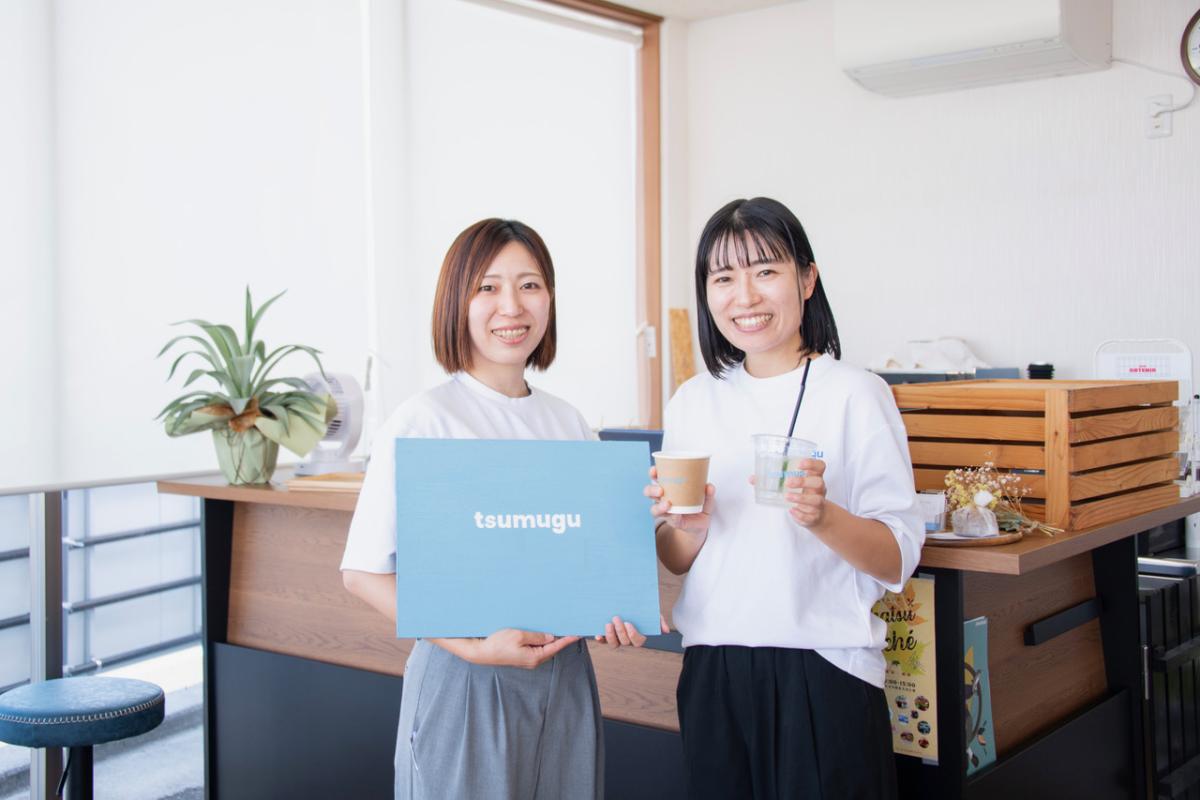 「tsumugu coffee（つむぐコーヒー）」の優香さん（左）と萌さん