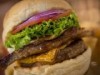 四ツ谷のバーガーカフェが「さくらブロッサムバーガー」 期間限定で