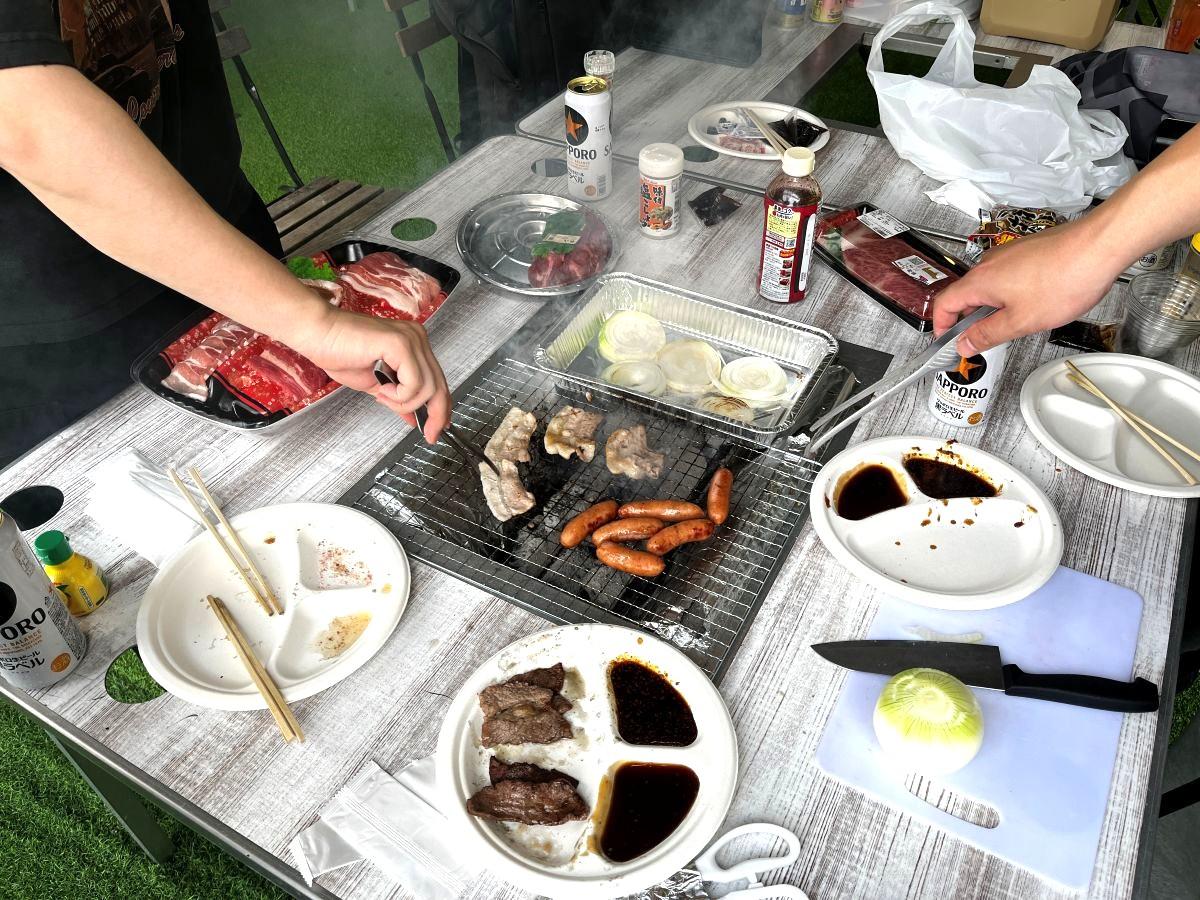 BBQDAYS市川コルトンプラザ店でバーベキューの様子