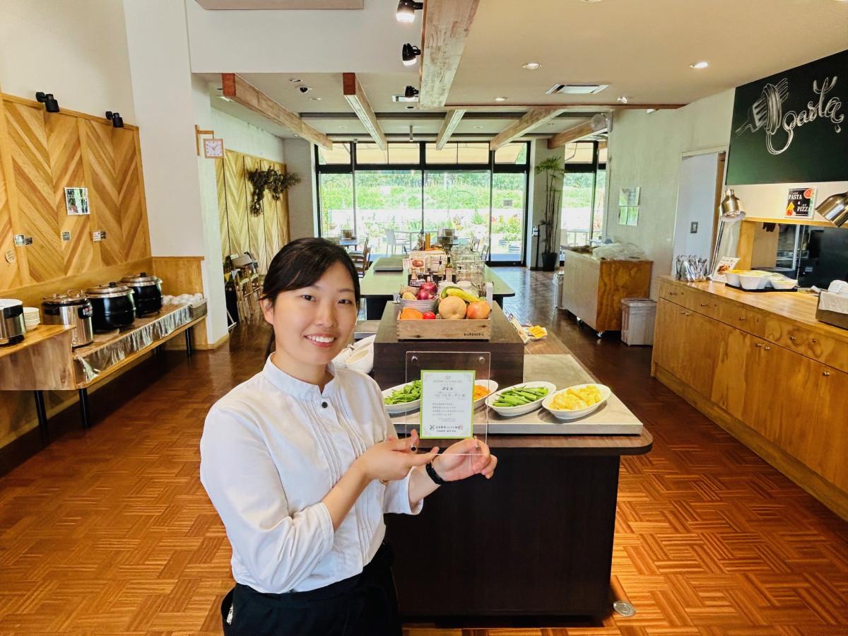 野菜の魅力を発信する、野菜ソムリエで副店長を務める有山ひかるさん