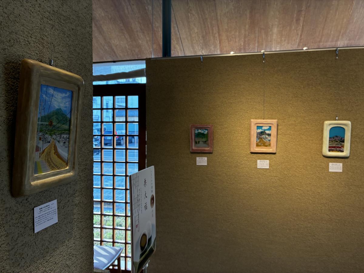 Yとーちさんによる作品展「亜久里瑠板画　石膏封印による『風越山のある飯田八景』」