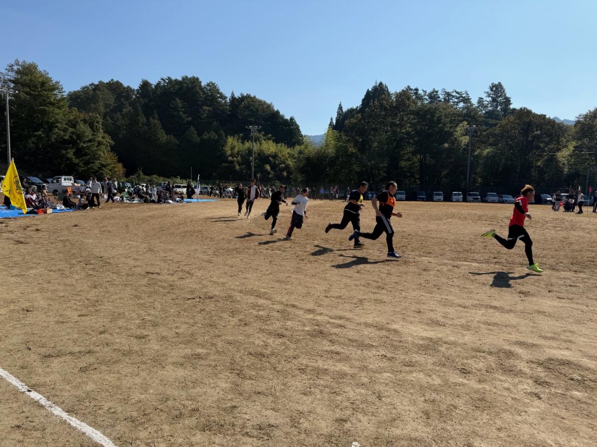 楽しみながらも真剣に走る選手