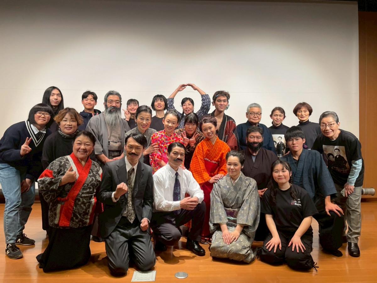 2026年3月公演時の集合写真（写真提供＝劇団未来座・壱岐）