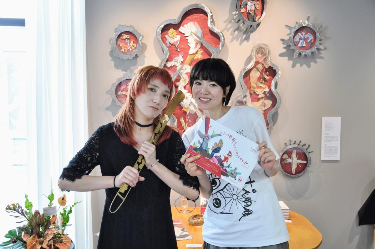 稲井さん(左)と曽我部さん(右)。今回の展示には「序曲 -proloague-」というタイトルが付けられており、「次は2人展をしたい」と意気込みを語る。
