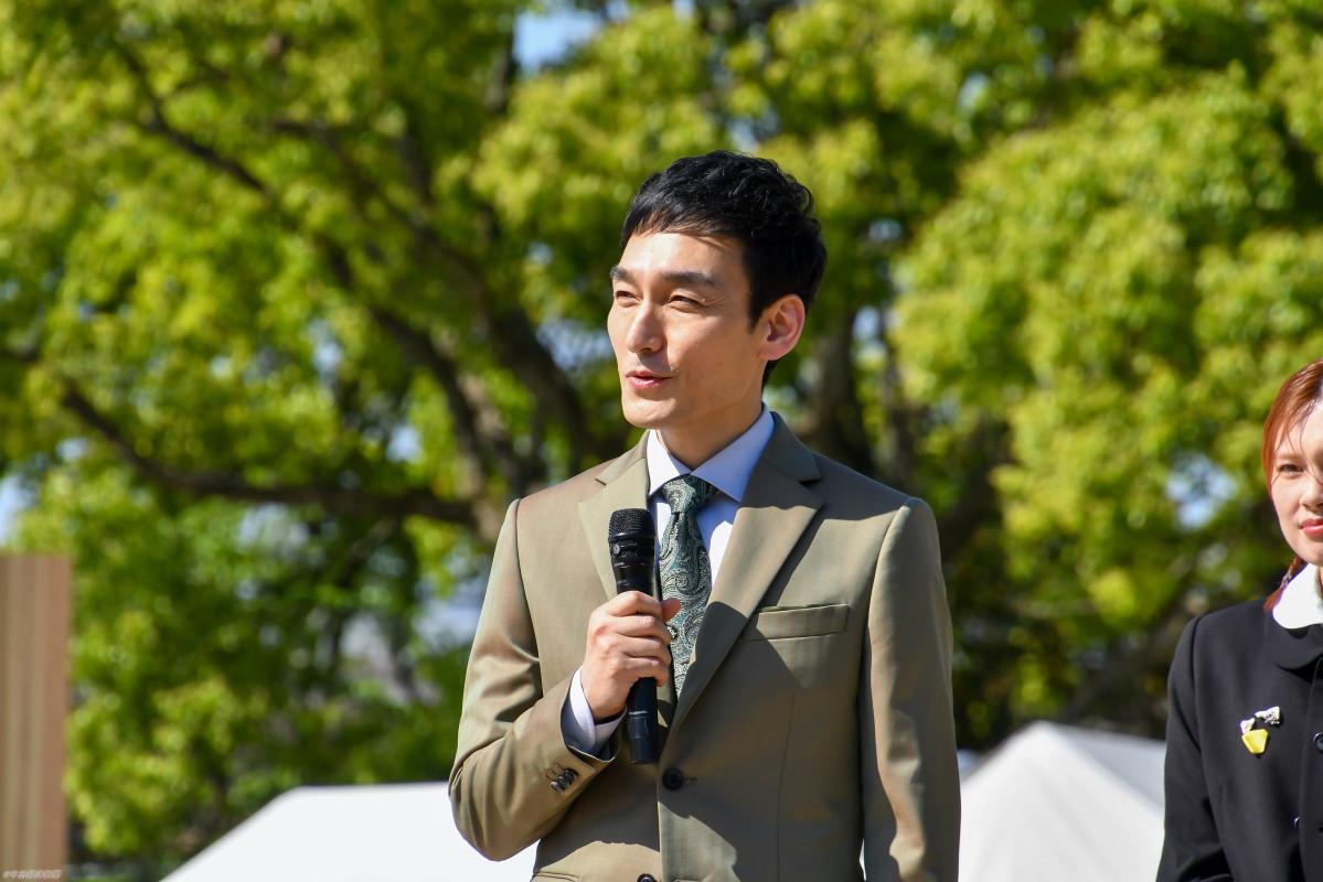 「第76回全国植樹祭」が5月17日、愛媛県総合運動公園で開催された。天皇、皇后両陛下が出席され、今治ゆかりの草彅剛さんら著名人が多数出演した。