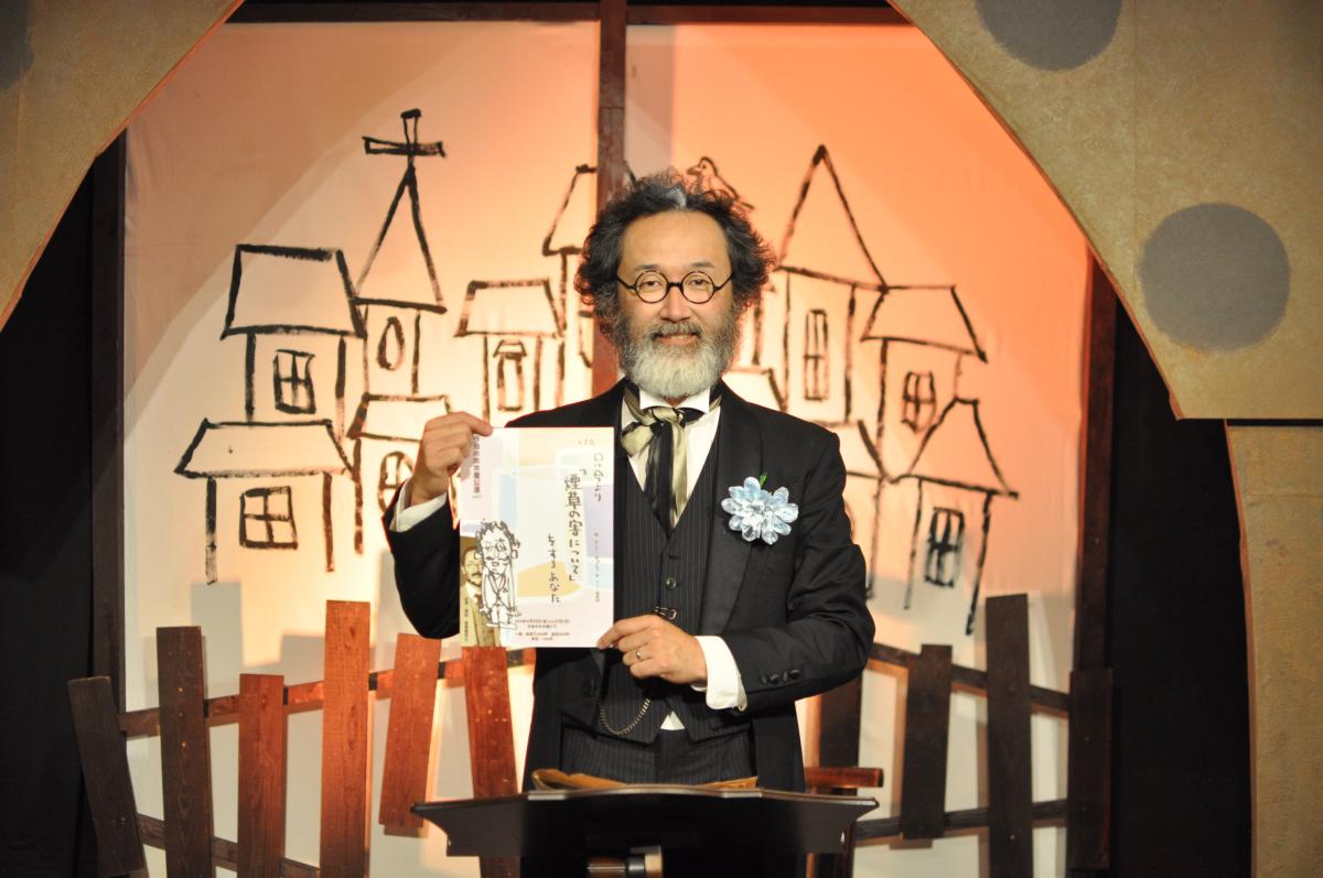 今回、主演・演出・脚本を務める俳優の曽我部洋士さん。「今回、今治ホホホ座の10周年という節目の年に芝居ができるのは非常に光栄」と意気込みを語る。