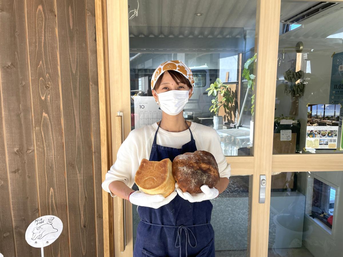 今治・大島に10月14日、パン店「Nie1066（ニエ・イチマルロクロク）」がオープンした。5月にオープンした美容室と同じ敷地内に開業。