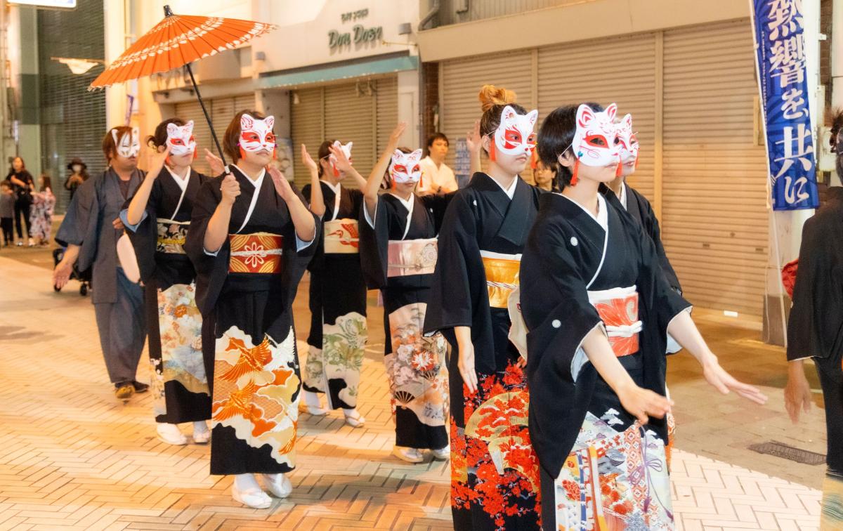 今治城内の吹揚神社で11月23日、「きつねの嫁入り行列」イベントが開催されるに当たり、現在参加者を募っている。（写真提供＝スタジオLinda Linda、さくまさん）