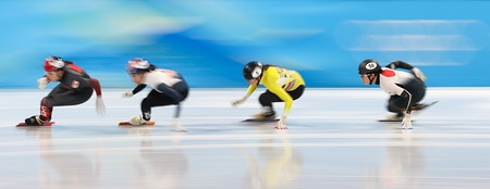 滑走する菊池悠 高田馬場経済新聞