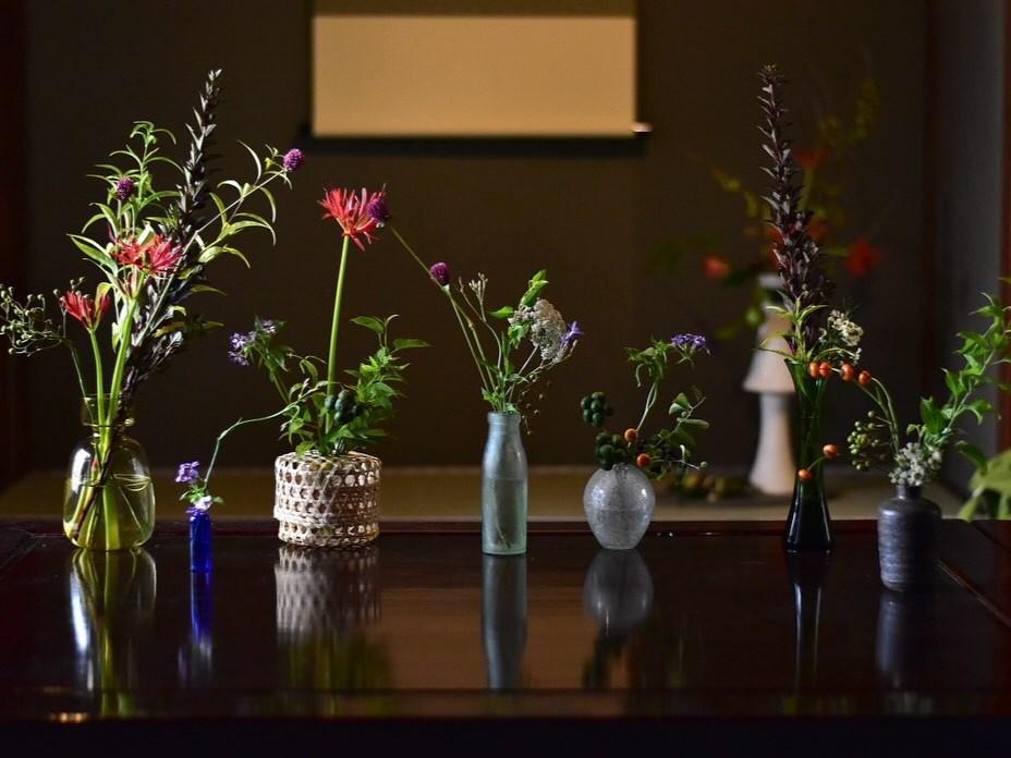 9月の松喜オープニングセレモニーで開催した一輪挿しワークショップの生徒の作品（ギャラリー松喜）