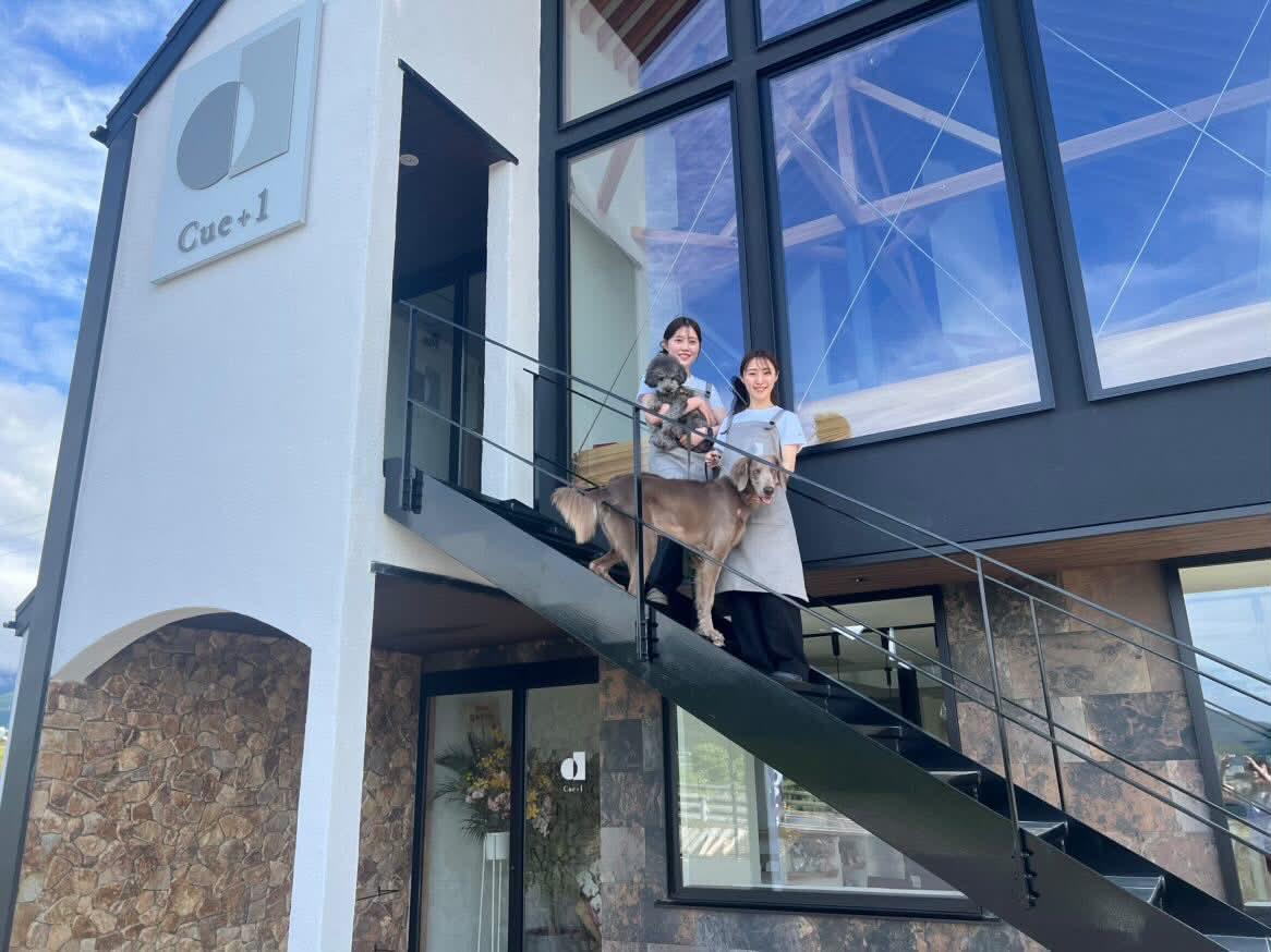 店主の北原野乃さんと吉田ひなの店長（Cue＋1）