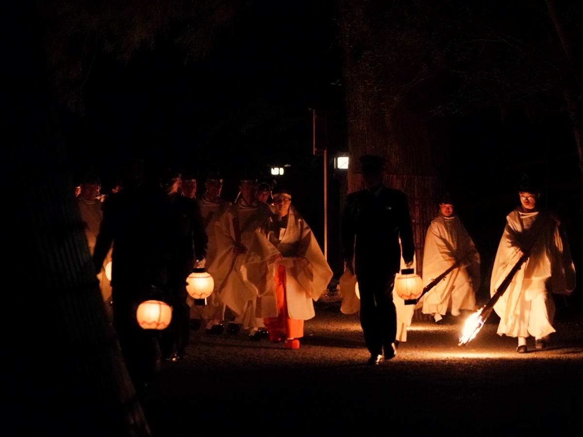伊勢神宮125社で五穀豊穣に感謝する「神嘗祭」　内宮「由貴夕大御饌祭」の参進の様子