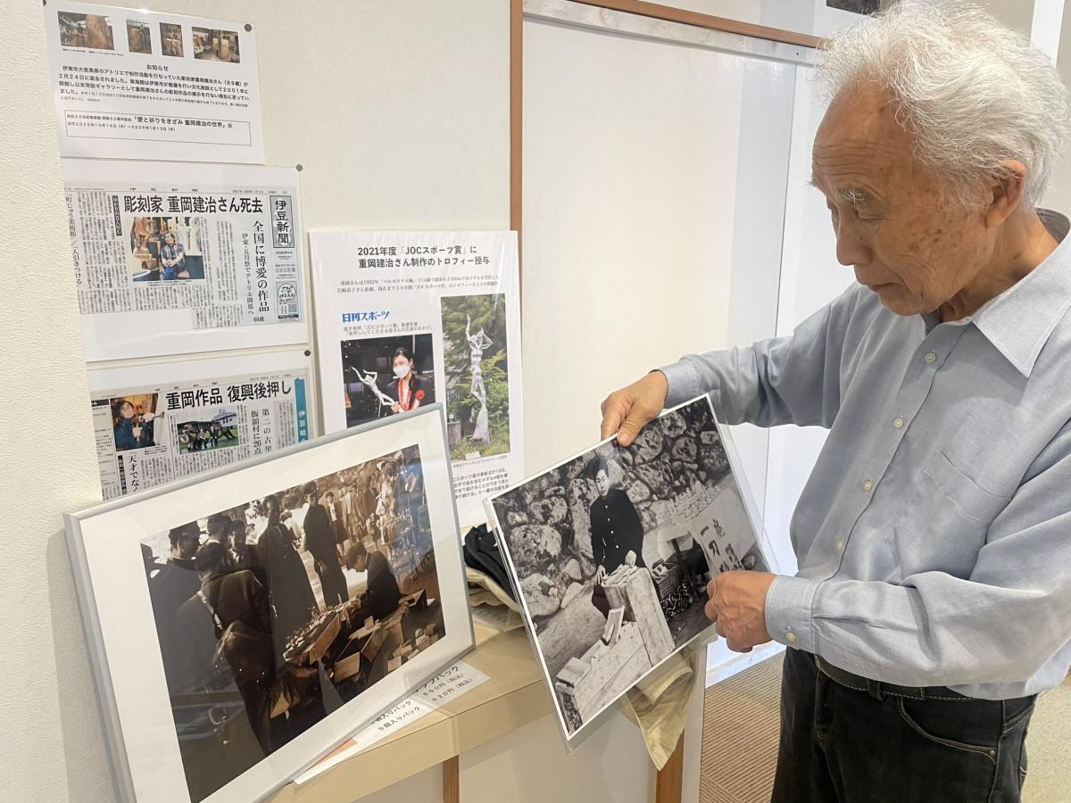 歴史を紹介する武智幹夫さん