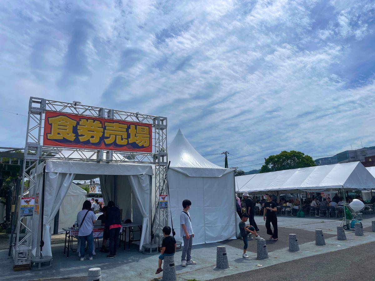 週末でにぎわいを見せる会場