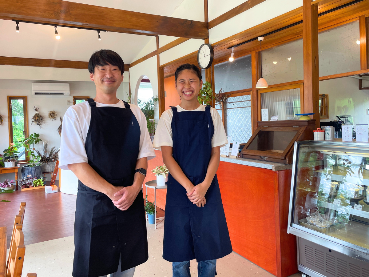 店主の太田さん（左）とバリスタの竹安さん（右）